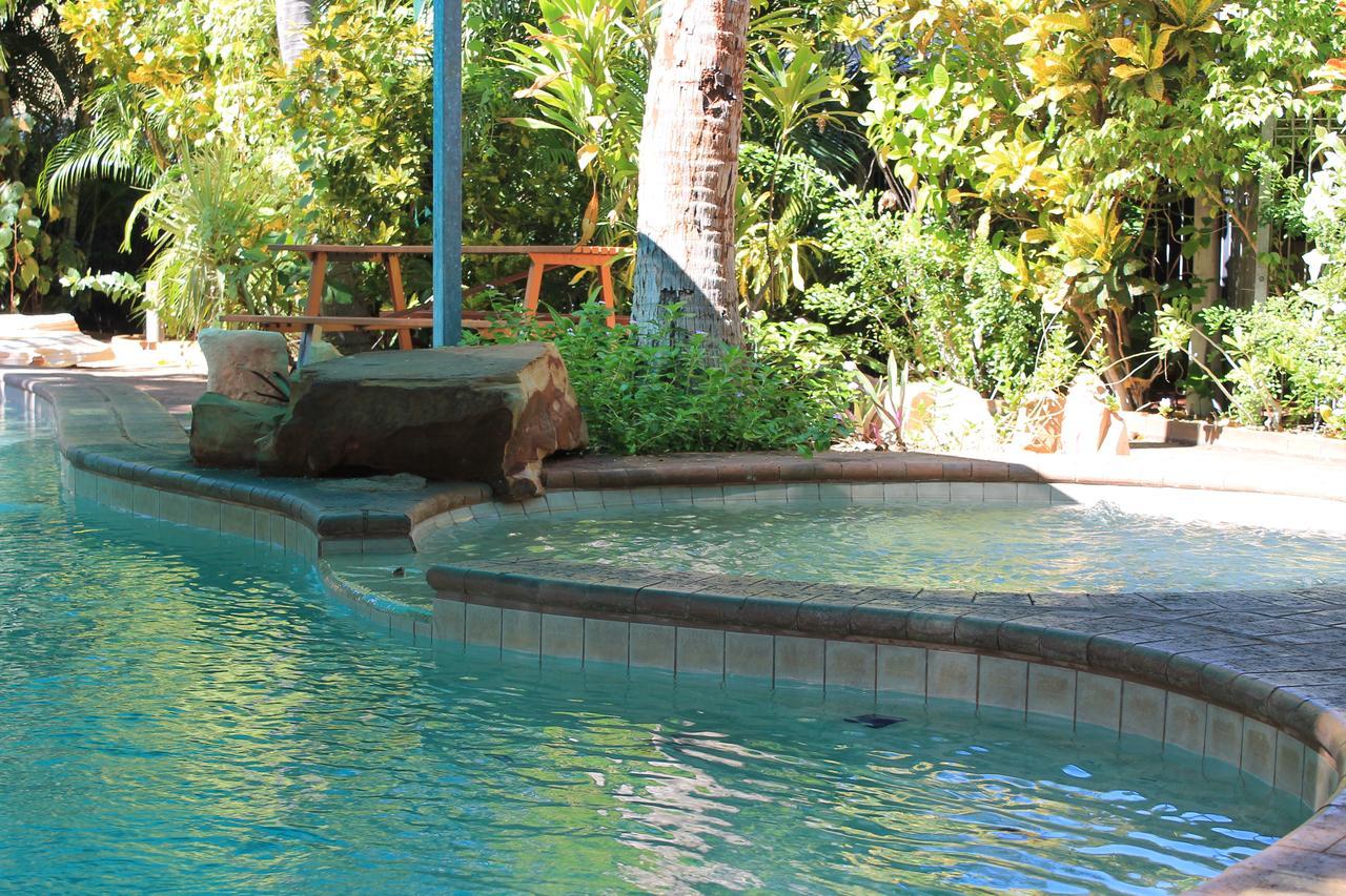 Roey Backpackers And Party Bar Pansiyon Broome Dış mekan fotoğraf