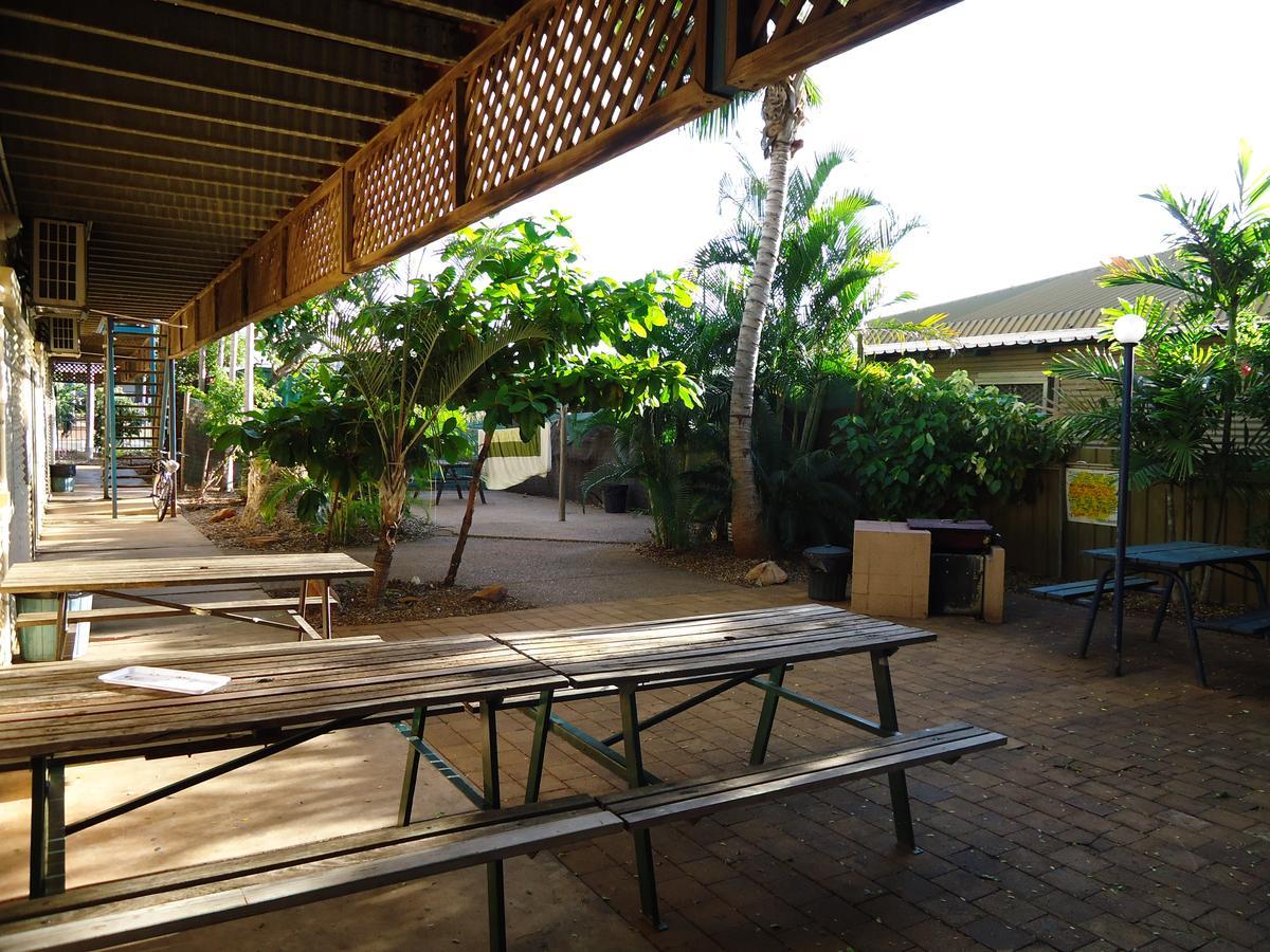 Roey Backpackers And Party Bar Pansiyon Broome Dış mekan fotoğraf