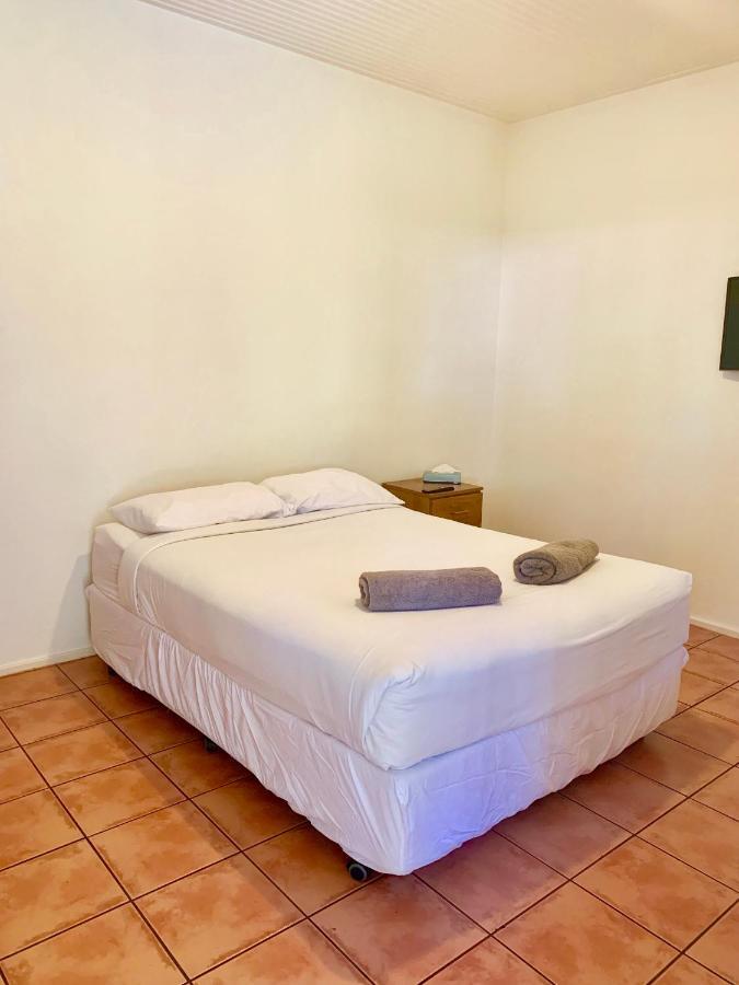 Roey Backpackers And Party Bar Pansiyon Broome Dış mekan fotoğraf